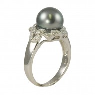Black Tahitian Pearl and diamond Ring